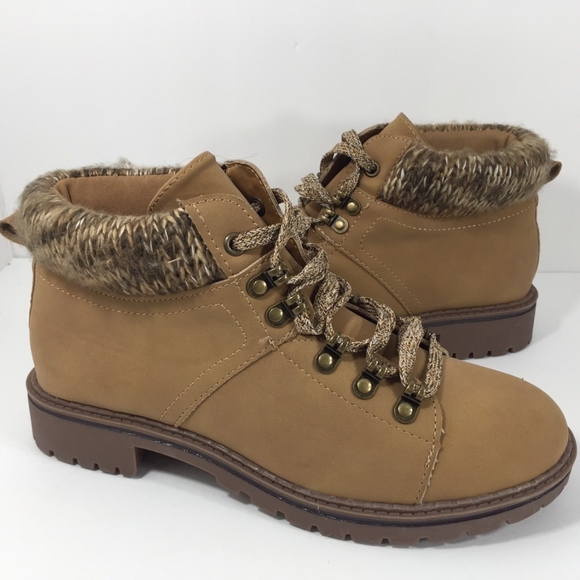 Nwt Lady's ankle Boots size 8 - Picture 1 of 6